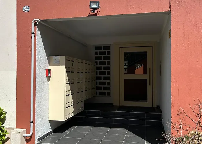 Le Leon Blum Metro Jolimont